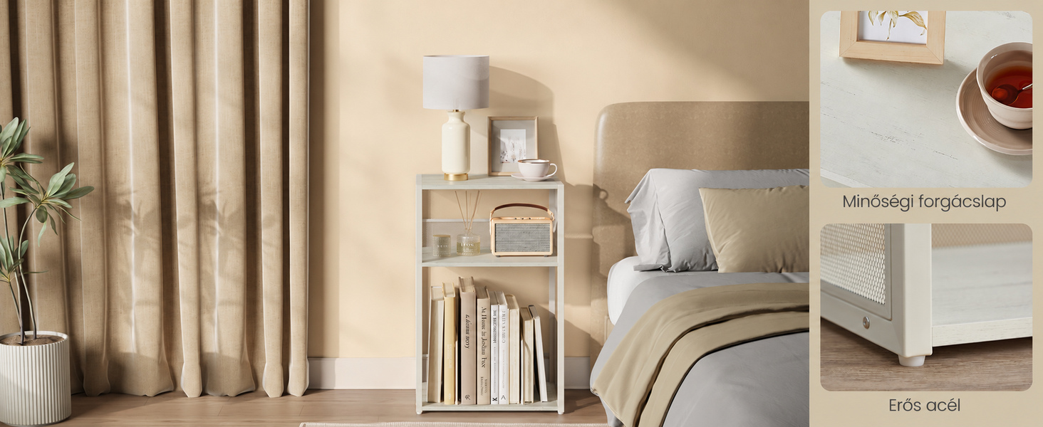 Schlafzimmerinterieur mit beigen Vorhängen, Nachttisch aus Holz, weißer Lampe und Einzelbett mit grauer und beiger Bettwäsche. Bücher und Dekorationsartikel auf Nachttischregalen