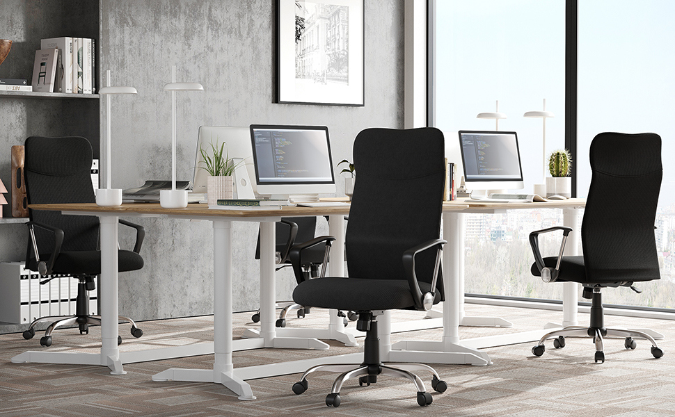 Ergonomikus irodai szék párnázott ülőfelülettel, fekete